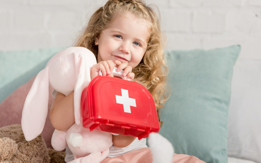 Rodzice przygotowani na wszystko: co powinno się znaleźć w domu z małym dzieckiem, aby zapewnić bezpieczeństwo malucha?